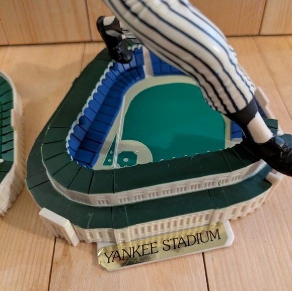 Baseball Player Figurines with Striped Uniforms New York Yankees - Picture 5 of 8